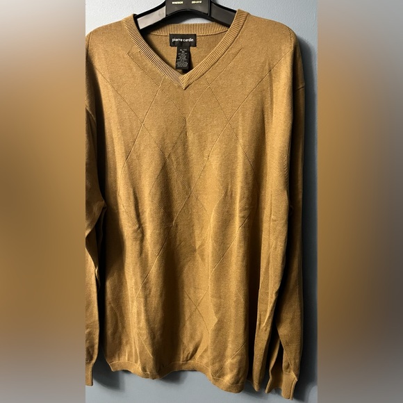 Pierre Cardian Gold Colored V Necked Sweater w/ Geometric Design! - Picture 3 of 6